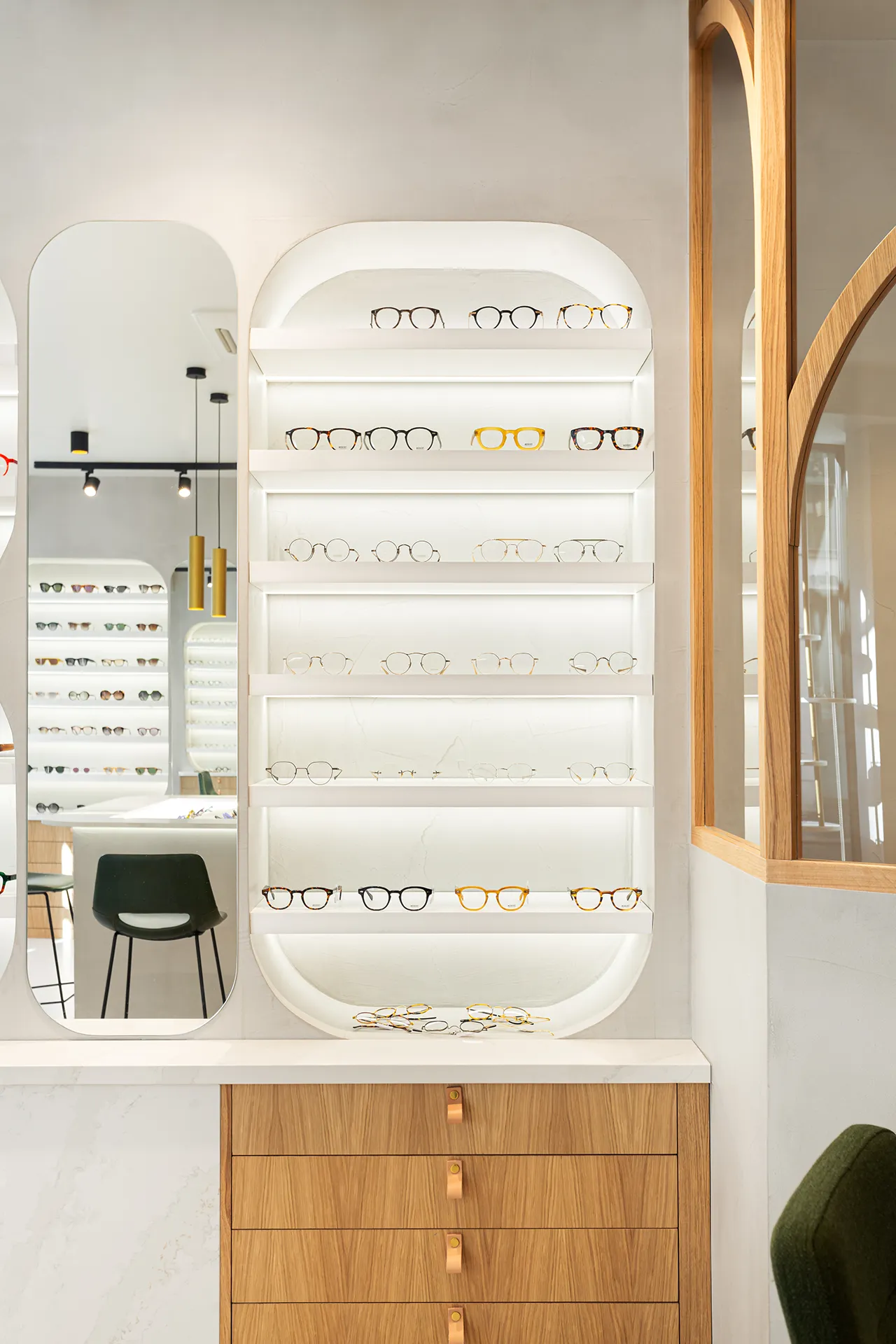 Présentoir en arche de la boutique